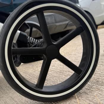 Cybex Balios Cochecito, problema con rueda y servicio no responde