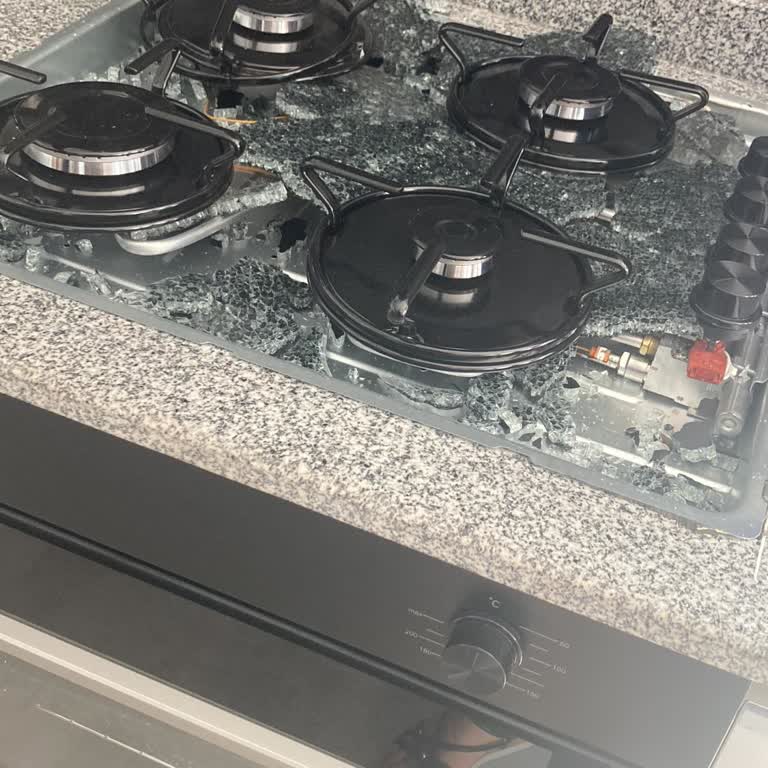 İlk Kullanımda Patlayan Cam Ocak Ve Servis Yetkilisinin Olumsuz Yaklaşımı