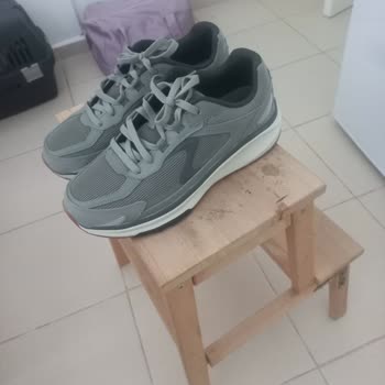 Skechers Ayakkabının Tabanı Zemine Yapışıyor Ve Rahatsız Edici Ses Çıkarıyor