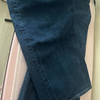 H&M'den Aldığım Pantolon İlk Yıkamada Beyaz Lekeler Oluşturdu, Değişim Veya İade Talep Ediyorum