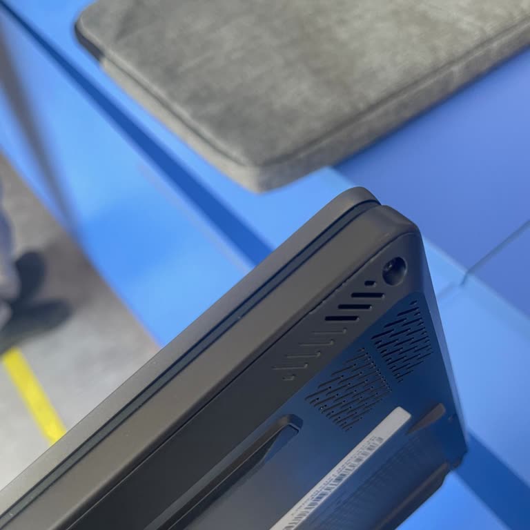 Serviste Kırılan Laptop Kapağı Ve Kaba Davranışlar İçin Çözüm Bekliyorum