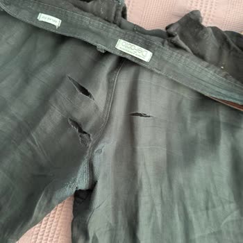 DeFacto Pantolonun 2 Ayda Yırtılması Hayal Kırıklığı Yaşattı