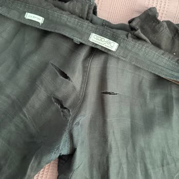 DeFacto Pantolonun 2 Ayda Yırtılması Hayal Kırıklığı Yaşattı