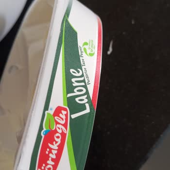 Labne Peynirinden Çıkan Plastik Parça Endişesi