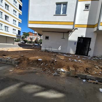 Teslim Edilmeyen İnşaat Nedeniyle Güvensiz Ve Sağlıksız Yaşam Mücadelesi