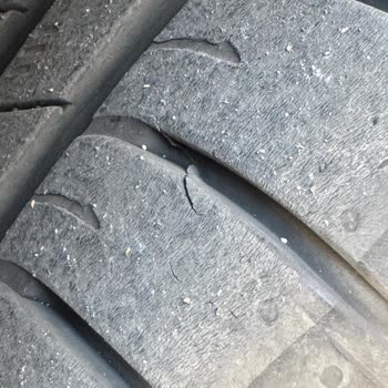 Sıfır Araçta Lastik Erken Aşınması Ve Çözüm Gecikmesi