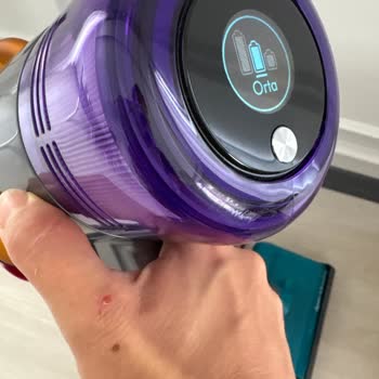 Dyson V15 Submarine Süpürge Tutma Kıskı Elimde Yaraya Sebep Oluyor, Acil Çözüm Bekliyorum