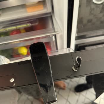 Buzdolabı Kapağı Tekrar Düştü Eşim Yaralandı Kronik Sorun Çözülmedi