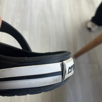 Aldığım Crocs Ürünü Hızla Deforme Oldu, Orijinalliğinden Şüpheliyim