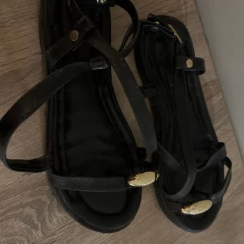 Aldığım Sandaletler İlk Giyişte Bozuldu, Müşteri Hizmetlerinden Dönüş Alamadım