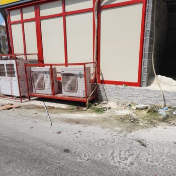 Mahallede Moloz Ve Çöp Sorunu Çözülemiyor