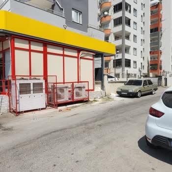 Mahallede Moloz Ve Çöp Sorunu Çözülemiyor