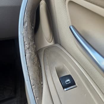 BMW 320i İç Kapı Kollarındaki Kronik Erime Sorunu Ve Ücretsiz Değişim Talebi