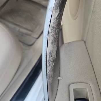 BMW 320i İç Kapı Kollarındaki Kronik Erime Sorunu Ve Ücretsiz Değişim Talebi