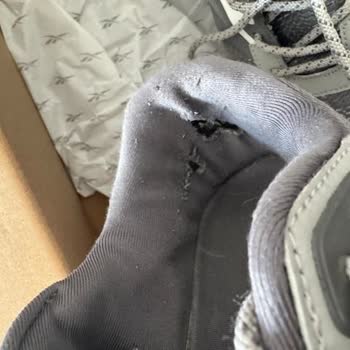 Dört Ayda Yırtılan Reebok Sneaker Ve Çözüm Bulunamayan Mağduriyet