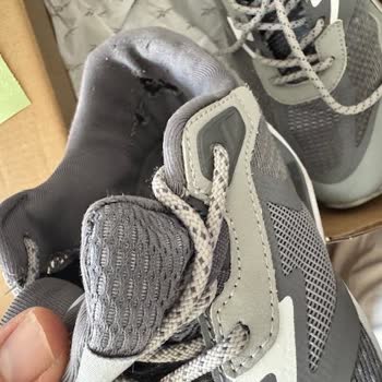 Dört Ayda Yırtılan Reebok Sneaker Ve Çözüm Bulunamayan Mağduriyet