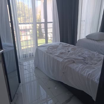 Otele Girişte Kirli Oda Ve Uzun Bekleme Mağduriyeti