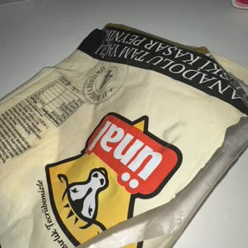 Ünal Peynircilik Aldığım Eski Kaşar Peynirinden Kıl Çıktı, Güvenim Sarsıldı