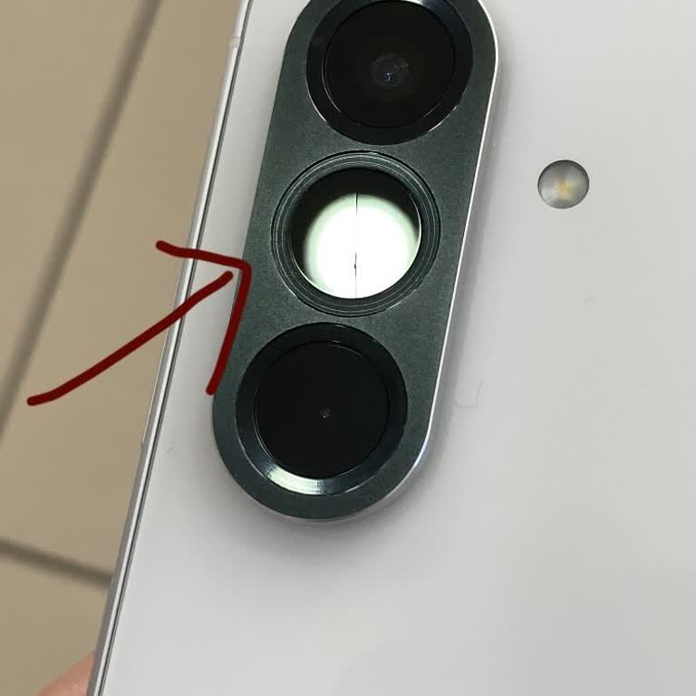 Yeni Aldığım Galaxy A56’nın Kamerası Kendi Kendine Çatladı Sorumluluk Kabul Edilmiyor