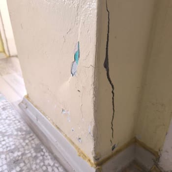 Deprem Sonrası Binamızda Büyük Çatlaklar Var İnceleme Yapılmıyor