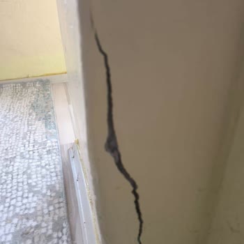 Deprem Sonrası Binamızda Büyük Çatlaklar Var İnceleme Yapılmıyor