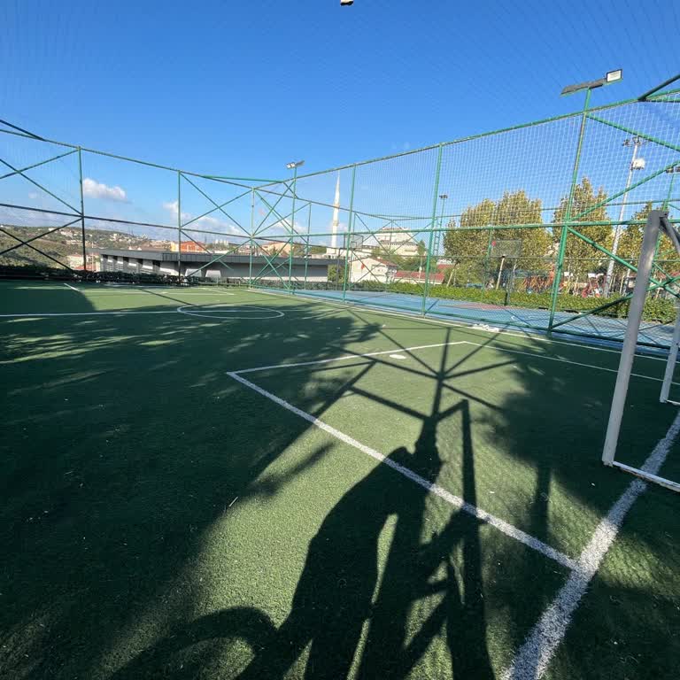 Kazım Karabekir Parkı Halı Sahasında Eksik Kale Sorunu Ve Güvenlik Endişesi