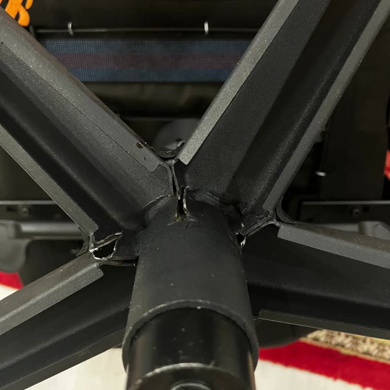 Hawk Gaming Chair Satın Aldığım Oyuncu Koltuğunun Parçalanan Ayağı İçin Garanti Sürecinde Gecikme!