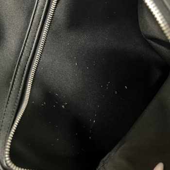 Calvin Klein Sırt Çantasında Kısa Sürede Ciddi Soyulma Ve Boyner’den Yanıt Alamama