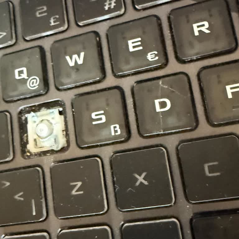 Asus Rog Strix Laptopun Klavye Tuşları Garanti Kapsamında Değiştirilmiyor