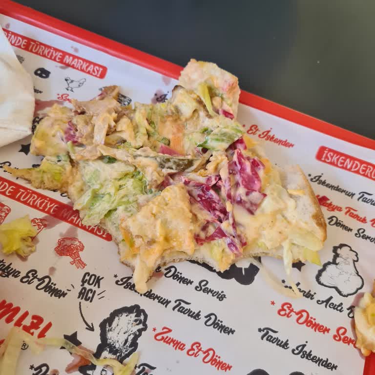 Kırmızı Döner'de Yetersiz Tavuk Ve Yoğun Mayonez Nedeniyle Kötü Deneyim