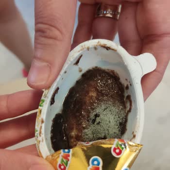 Çocuklara Satılan Ozmo Sürpriz Yumurtaların Küflü Ve Sağlıksız Çıkması