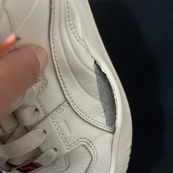 Az Kullanımla Yırtılan Puma Ayakkabı Hayal Kırıklığı