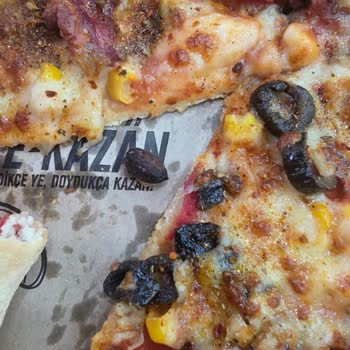 Alaturka Pizzadan Çıkan Zeytin Çekirdeği Eşimin Dişini Kırdı, Ücret İadesi İstiyorum