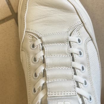 Yeni Alınan Deri Sneaker'da İlk Kullanımda Çatlak Ve Buruşukluk Sorunu