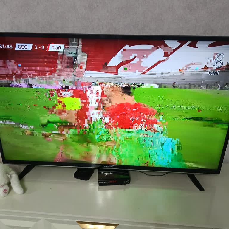 Milli Maçta TV8 Yayınında Sürekli Görüntü Bozulması Ve Kesinti