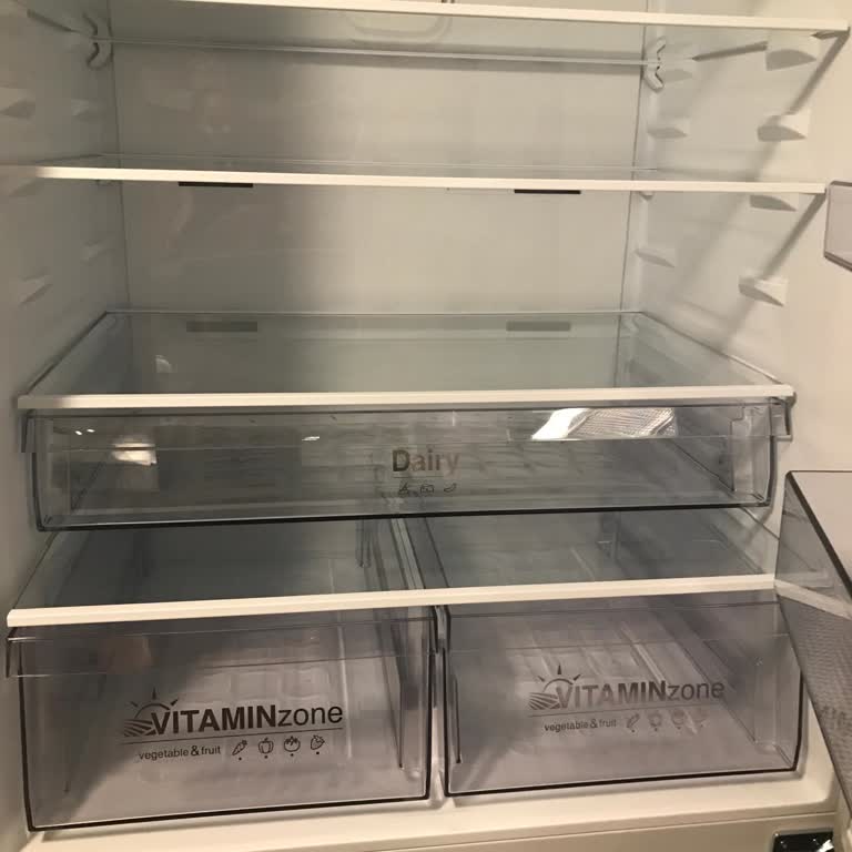 Satın Aldığım Buzdolabı, İnternetteki Özelliklerle Uyuşmuyor Ve Çizikli Teslim Edildi