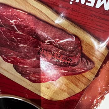 Şok Marketler Son Kullanma Tarihi Geçmemiş Pastırmadan Kötü Koku Ve Renk Değişikliği!