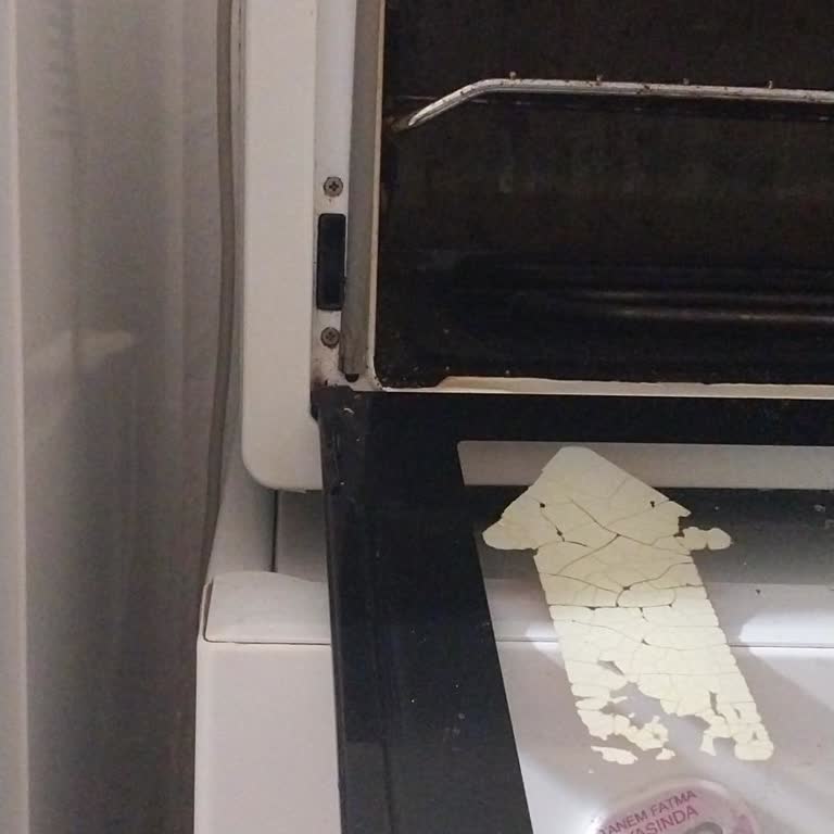 Simfer Fırın Kapağı Aniden Düştü, Kullanamıyorum