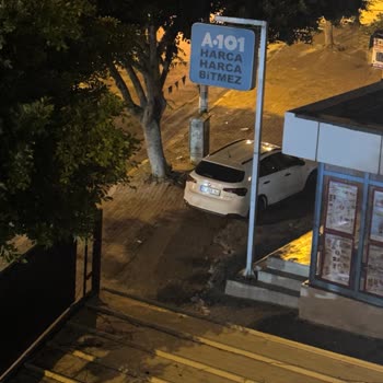 A101 Şubesi Çöp Kutularını Dışarı Atıyor, Mahallemiz Kirleniyor!