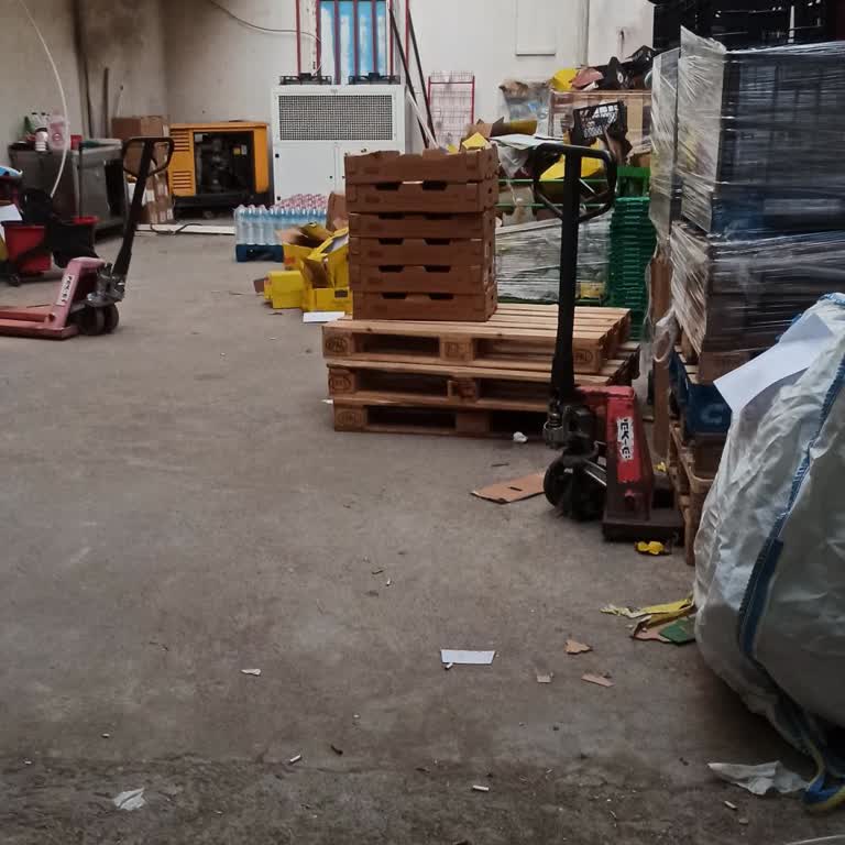 Şok Market'in Apartman Otoparkını Depo Ve Çöplük Olarak Kullanması Nedeniyle Yaşanan Mağduriyet