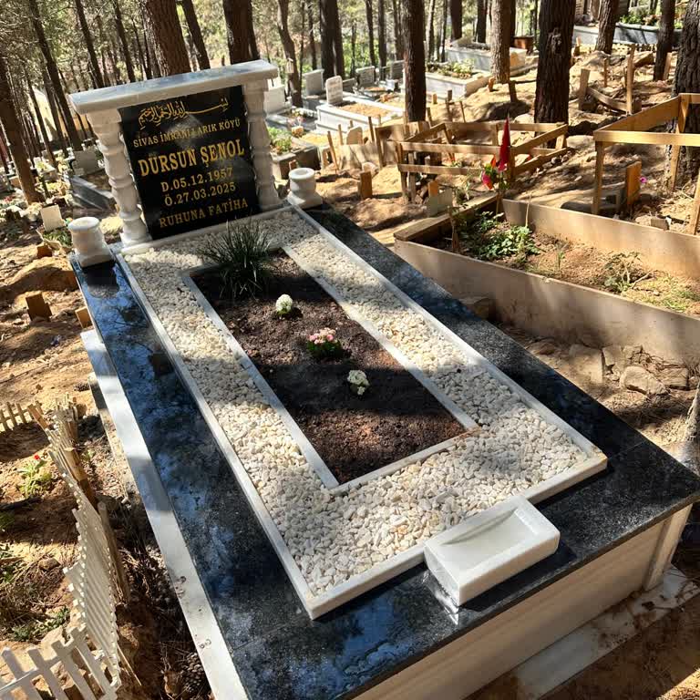 Sultanbeyli Mezarlığı’nda Uzun Süredir Devam Eden Altyapı Eksiklikleri Ziyaretçileri Zorluyor