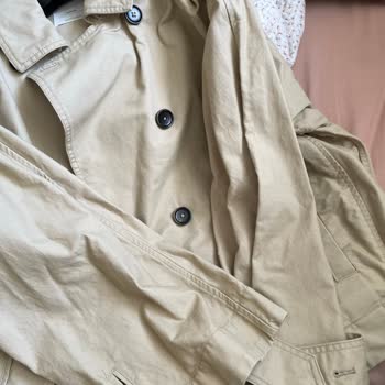 Eksik Parça Nedeniyle Kullanılamayan Trençkot