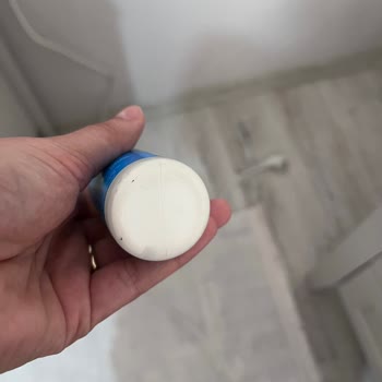 Nyx The Face Glue Makyaj Sabitleyici Topaklanma Yaptı Ve Etkisini Kaybetti