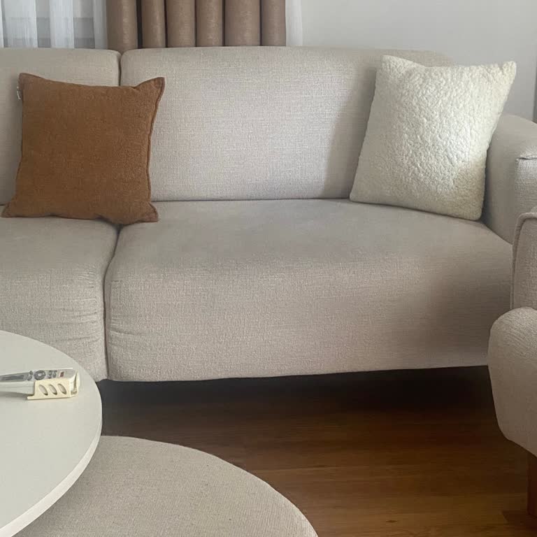 Kısa Sürede Tiftiklenme Ve Renk Solması Yaşanan Koltuk İçin Servis Süreci Mağduriyeti