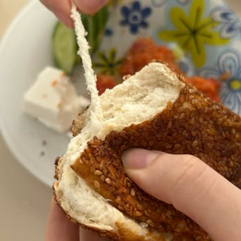 Dondurulmuş Simitten Çıkan İp Hijyen Ve Kalite Endişesi Yarattı