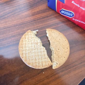 Ülker Aldığım Bisküvinin İçinden İp Çıktı, Sağlığımız Tehlikede