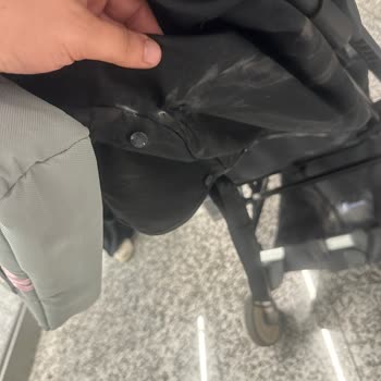 Pegasus Uçuşunda Hasar Gören Bebek Arabası İçin Çözüm Bulunamıyor