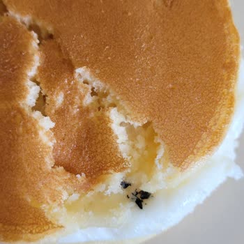 Eti Süt Burger’in İçinden Çıkan Hijyenik Olmayan Maddeyle Mağduriyet Yaşadım