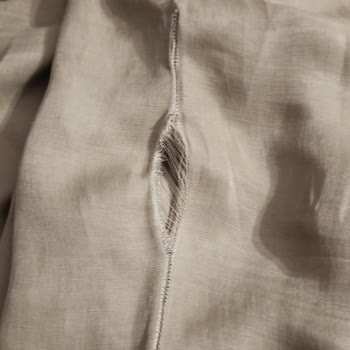 Bir Kez Giyilen Takımda Kumaş Patlaması Ve İlgisiz Satıcı