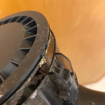 Karaca Yeni Alınan Süpürgenin Toz Haznesi Kırıldı, Garanti Kapsamında Onarım Talebi Reddedildi